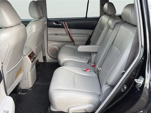 Used 2013 Toyota Highlander Limited AWD/4WD image 18