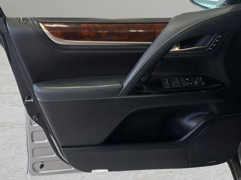 Used 2016 Lexus LX 570 4WD image 9