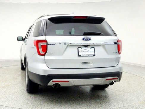 Used 2017 Ford Explorer XLT w/ Equipment Group 202A image 6