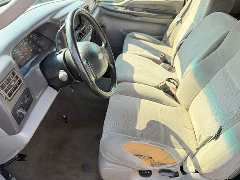 Used 2004 Ford F250 XLT image 9