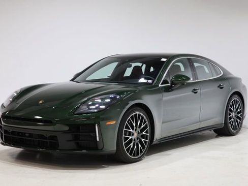 Used 2025 Porsche Panamera 4 image 3