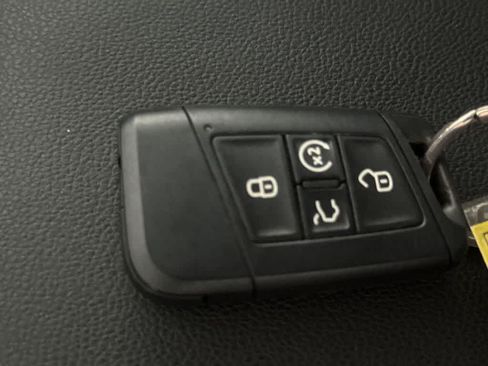 Certified 2022 Volkswagen Taos SE FWD image 28