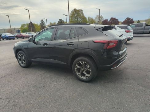 Used 2024 Chevrolet Trax LT w/ Driver Confidence Package image 5