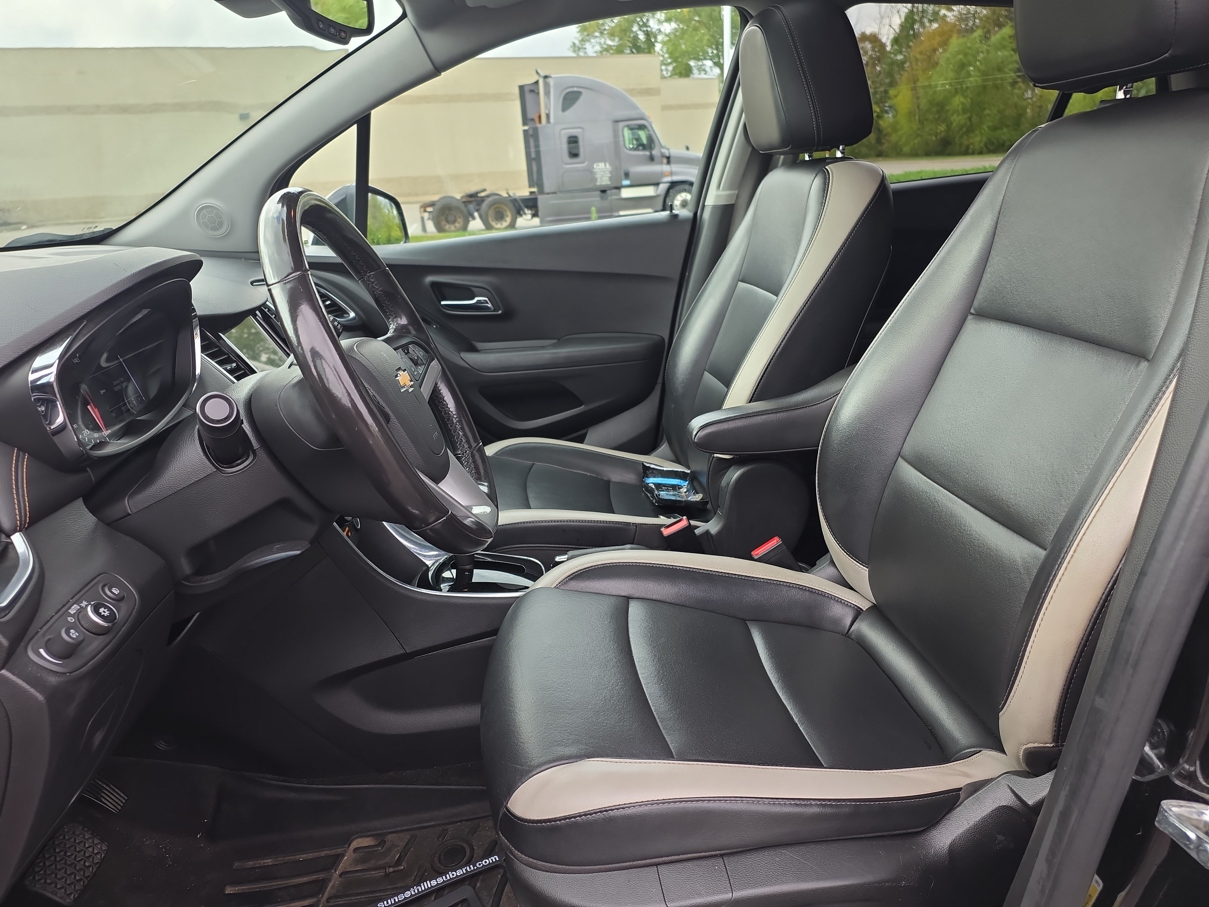 Used 2018 Chevrolet Trax Premier w/ Midnight Edition FWD image 13