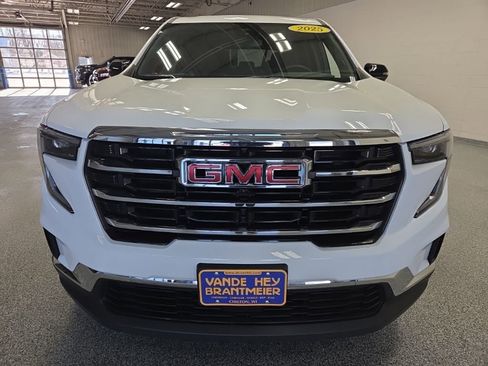 Used 2025 GMC Acadia Elevation image 2