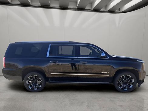Used 2019 GMC Yukon XL Denali w/ Denali Ultimate Package AWD/4WD image 6