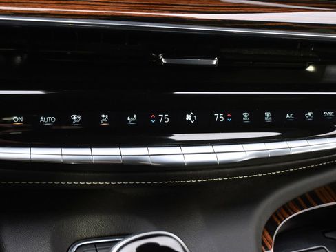 Certified 2023 Cadillac Escalade Premium Luxury image 33