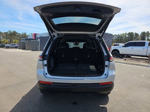 Used 2023 Jeep Grand Cherokee Altitude image 13