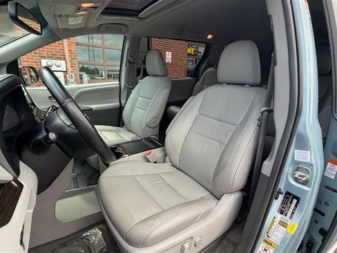 Used 2015 Toyota Sienna XLE w/ XLE Navigation Package AWD/4WD image 20