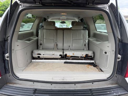 Used 2007 Chevrolet Suburban 2500 LT w/ LT Preferred Equipment Group AWD/4WD image 28