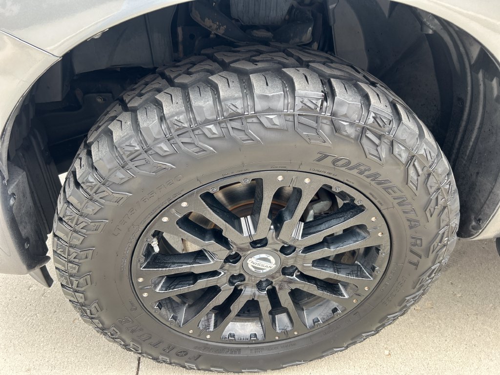 Used 2018 Nissan Titan SV w/ SV Convenience Package AWD/4WD image 16