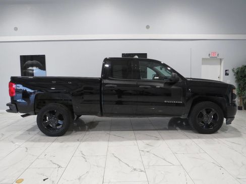 Used 2018 Chevrolet Silverado 1500 Custom w/ Custom Convenience Package AWD/4WD image 2