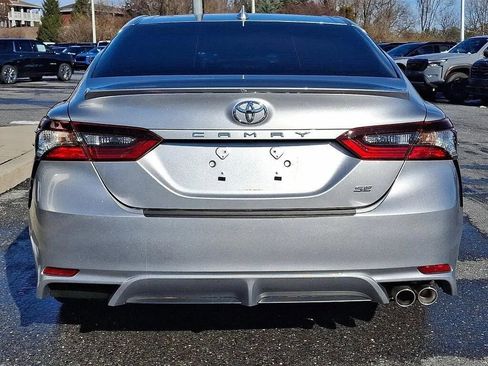 Used 2022 Toyota Camry SE image 4
