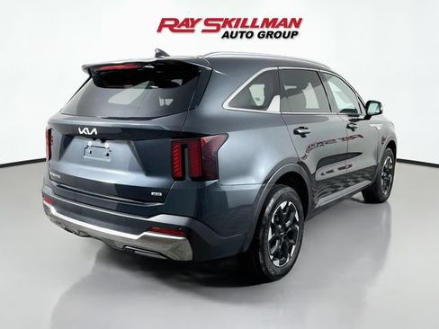 Used 2024 Kia Sorento S AWD/4WD image 7