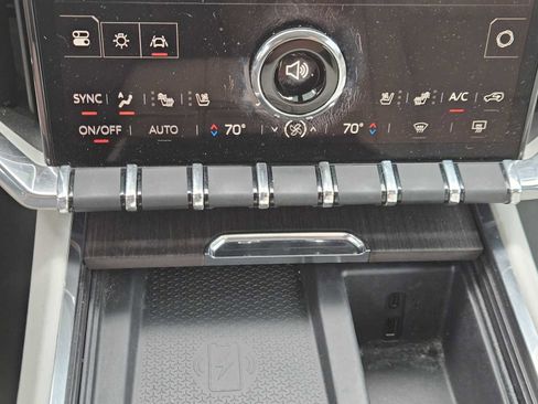 Used 2024 GMC Acadia Denali w/ Super Cruise Package image 18