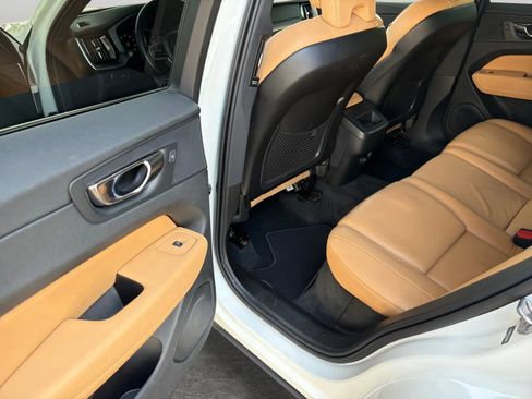 Used 2020 Volvo XC60 T5 Momentum w/ Protection Package AWD/4WD image 14
