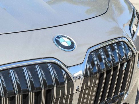 Certified 2025 BMW i7 eDrive50 w/ Premium Package image 9