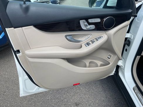 Used 2021 Mercedes-Benz GLC 300 300 4MATIC image 16