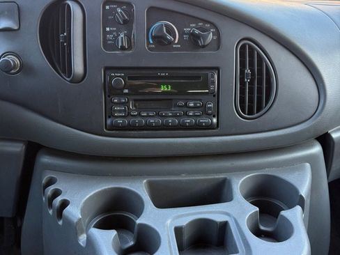 Used 2003 Ford E-350 and Econoline 350 Club Wagon image 15