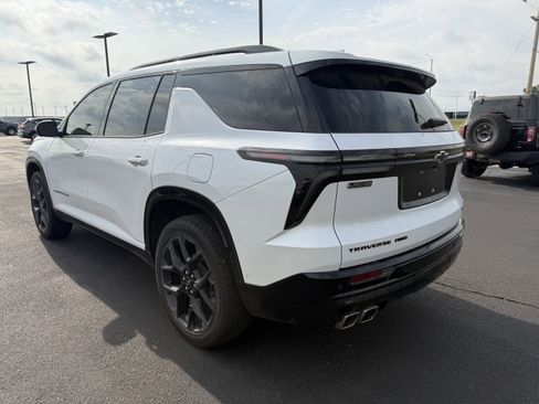 Used 2025 Chevrolet Traverse RS image 4