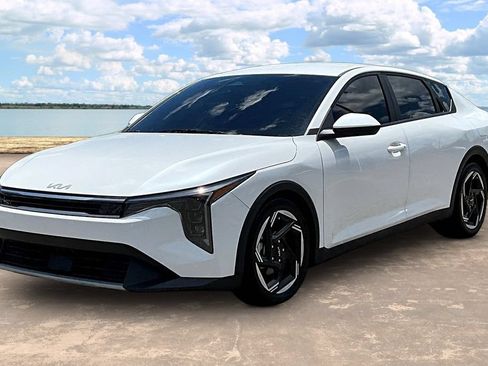 Used 2025 Kia K4 EX FWD image 1