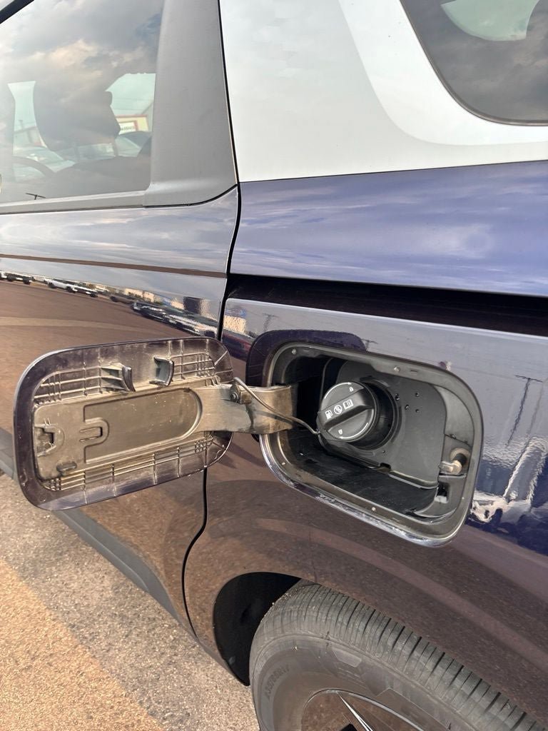 Used 2025 Kia Carnival FWD image 32