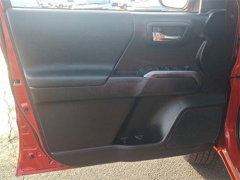 Used 2020 Toyota Tacoma TRD Sport image 12