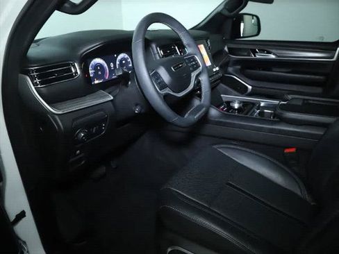 Certified 2024 Jeep Wagoneer Series II w/ Premium Group I AWD/4WD image 19