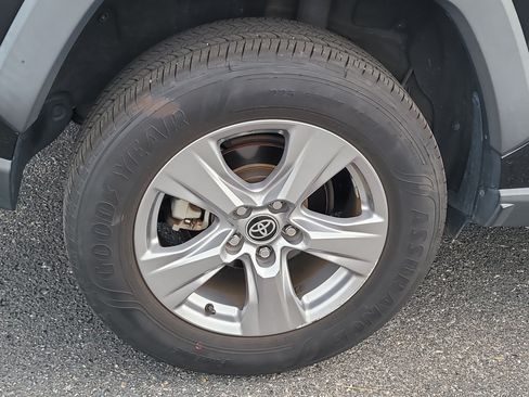 Certified 2022 Toyota RAV4 XLE w/ Convenience Package FWD image 10