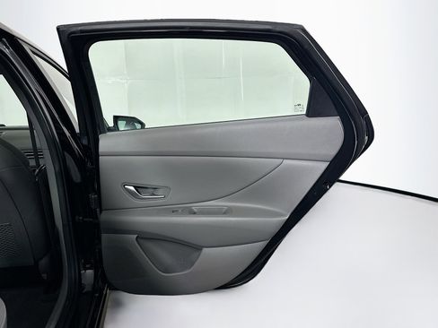 Used 2025 Hyundai Elantra SEL FWD image 30