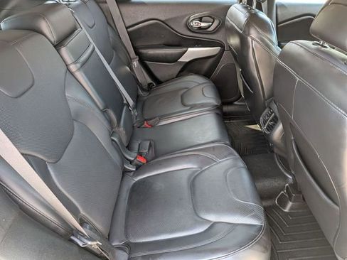 Used 2018 Jeep Cherokee Overland AWD/4WD image 29