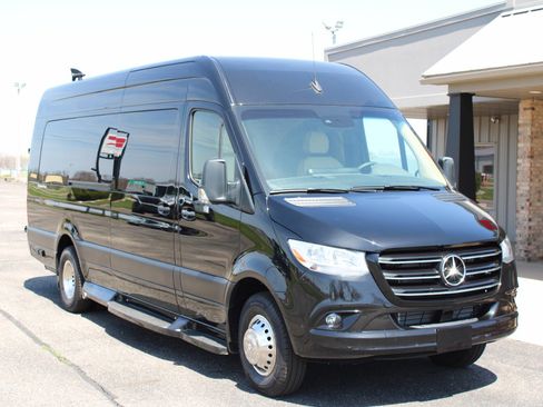 Used 2023 Mercedes-Benz Sprinter 3500 image 4
