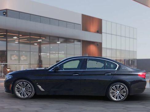 Used 2018 BMW 530e xDrive 530e xDrive iPerformance Sedan w/ Premium Package 2 image 8