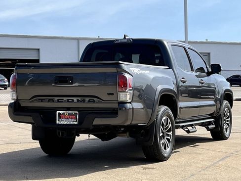 Used 2022 Toyota Tacoma TRD Sport w/ Technology Package image 4