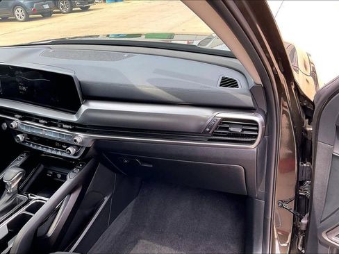 Used 2025 Kia Telluride S AWD/4WD image 16