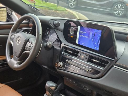 Certified 2024 Lexus ES 350 w/ Premium Package FWD image 28