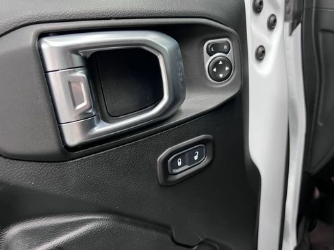 Used 2018 Jeep Wrangler Sport AWD/4WD image 12