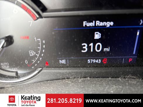 Used 2023 Cadillac XT4 Luxury w/ Cold Weather Package image 17