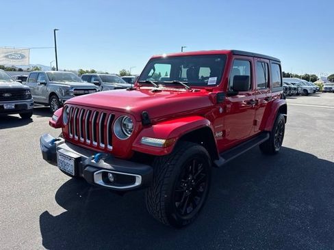 Used 2022 Jeep Wrangler Unlimited Sahara w/ Cold Weather Group AWD/4WD image 2