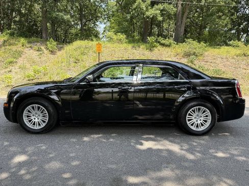 Used 2009 Chrysler 300 LX RWD image 10