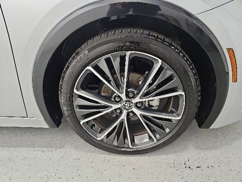 Used 2024 Toyota Prius XLE FWD image 8