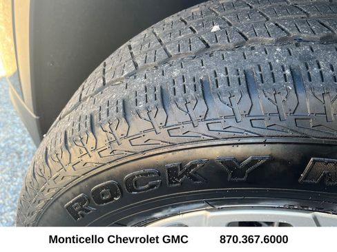 Used 2023 Chevrolet Traverse LS w/ Safety Package image 28