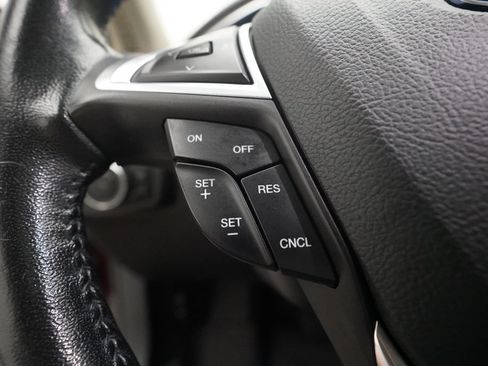 Used 2017 Ford Fusion SE w/ Fusion SE Technology Package FWD image 19