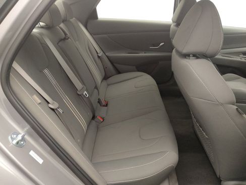 Used 2025 Hyundai Elantra SEL FWD image 19