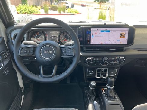 New 2025 Jeep Gladiator Sport AWD/4WD image 18