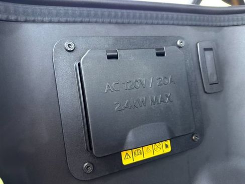 Used 2025 Ford F150 Lightning XLT AWD/4WD image 15