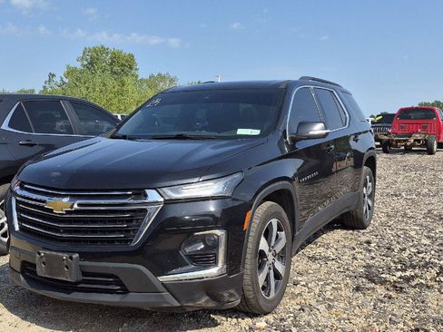 Used 2023 Chevrolet Traverse LT w/ LT Premium Package AWD/4WD image 1