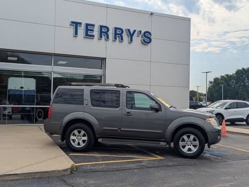 Used 2009 Nissan Pathfinder SE AWD/4WD image 2