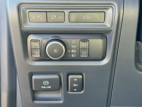 Used 2022 Ford F150 Platinum AWD/4WD image 30