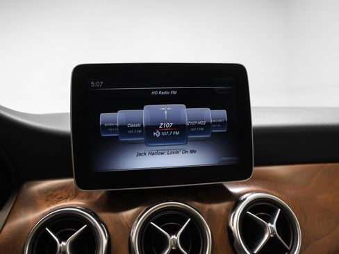 Used 2018 Mercedes-Benz GLA 250 4MATIC image 37